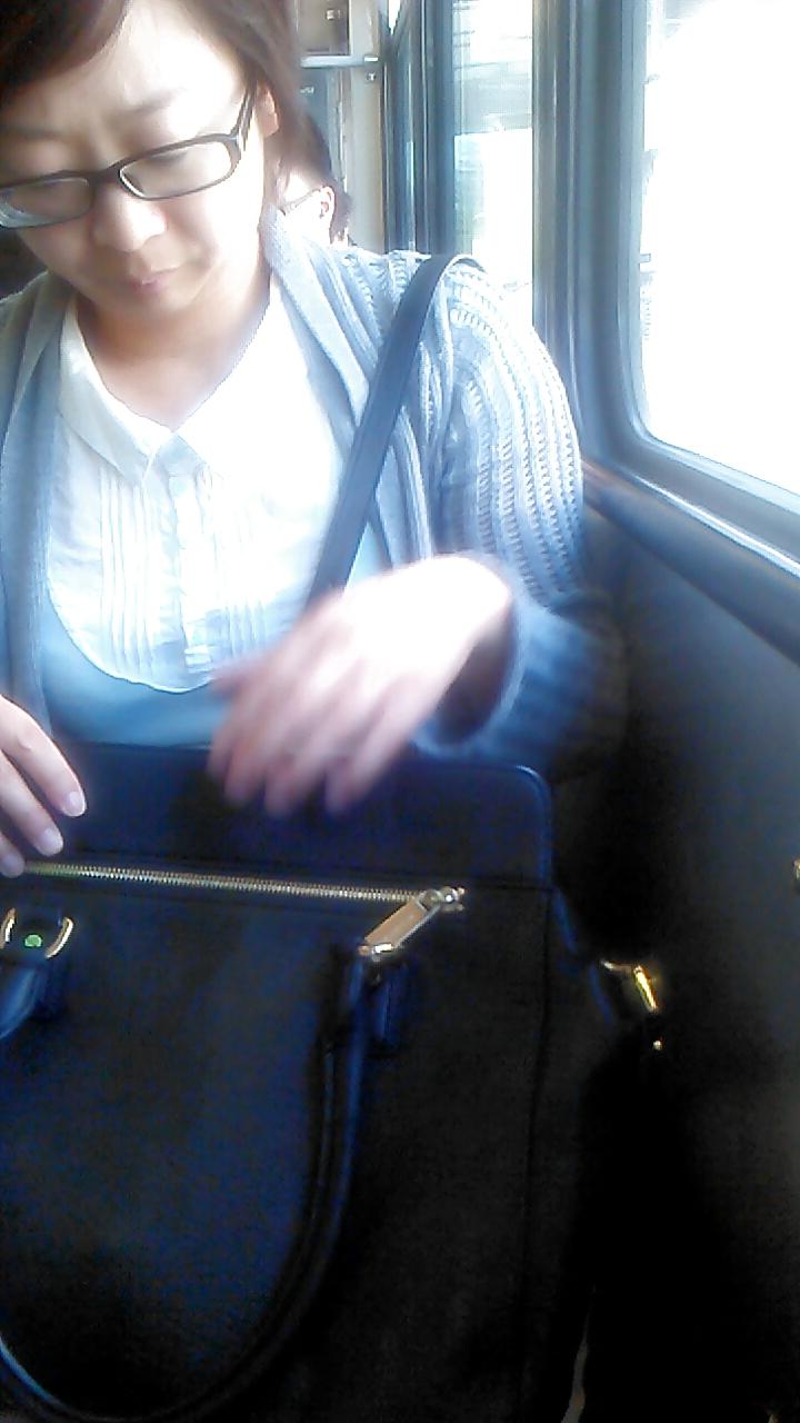 25P Awesome downblouse cleavage and an adorable asian girl