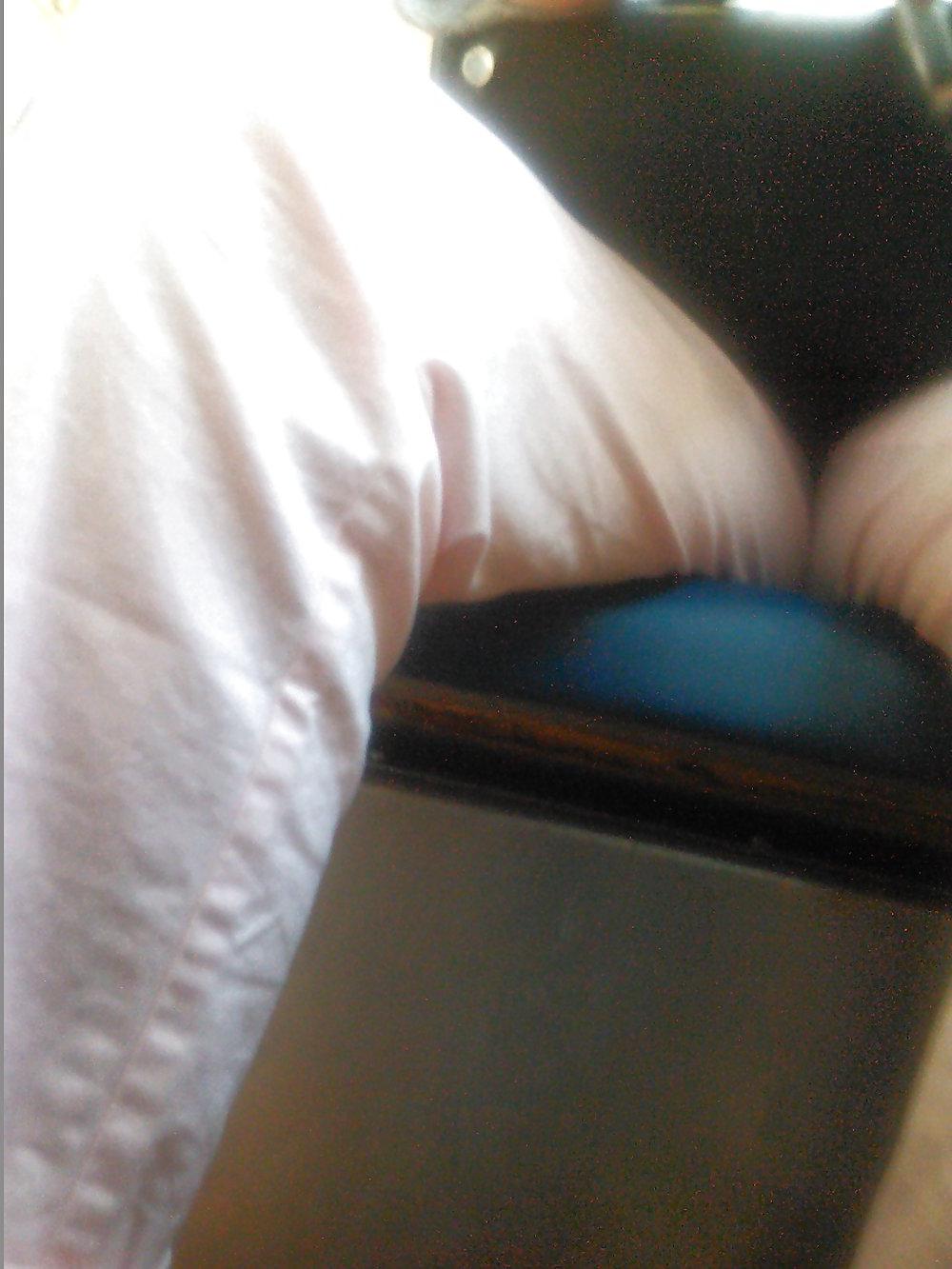 25P Awesome downblouse cleavage and an adorable asian girl
