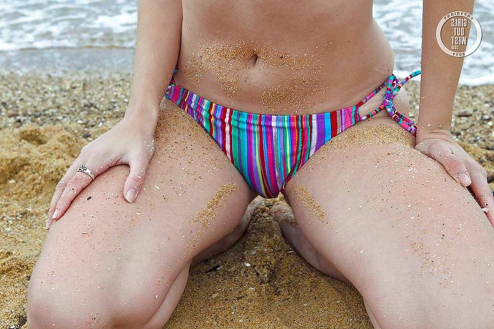 16P Lovely nerdy blondie toying her hole on the beach