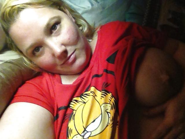 25P Adorable chubby blonde shows cleavage