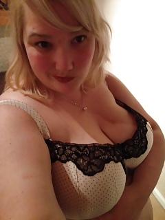 25P Adorable chubby blonde shows cleavage