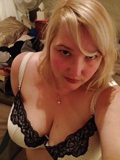 25P Adorable chubby blonde shows cleavage