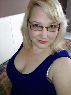 25P Adorable chubby blonde shows cleavage