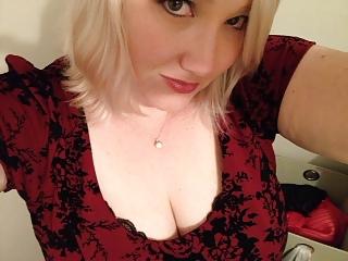25P Adorable chubby blonde shows cleavage
