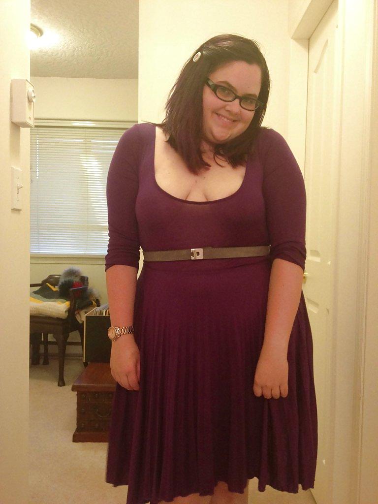 25P Adorable smiling BBW girl posing around the house