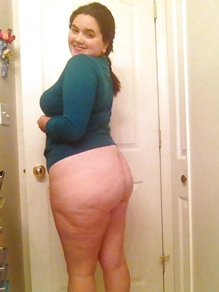 25P Adorable smiling BBW girl posing around the house
