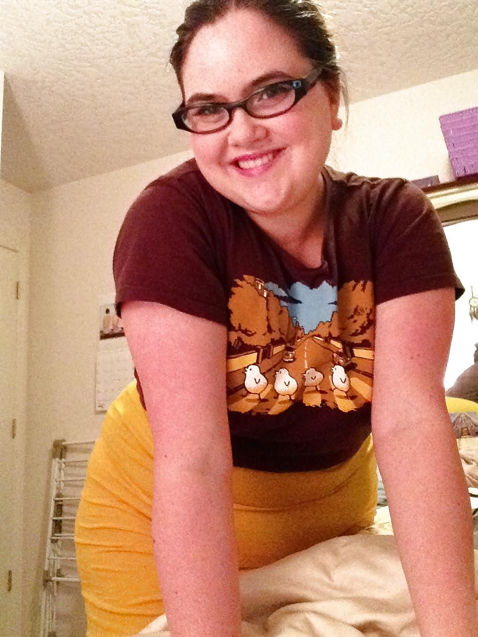 25P Adorable smiling BBW girl posing around the house