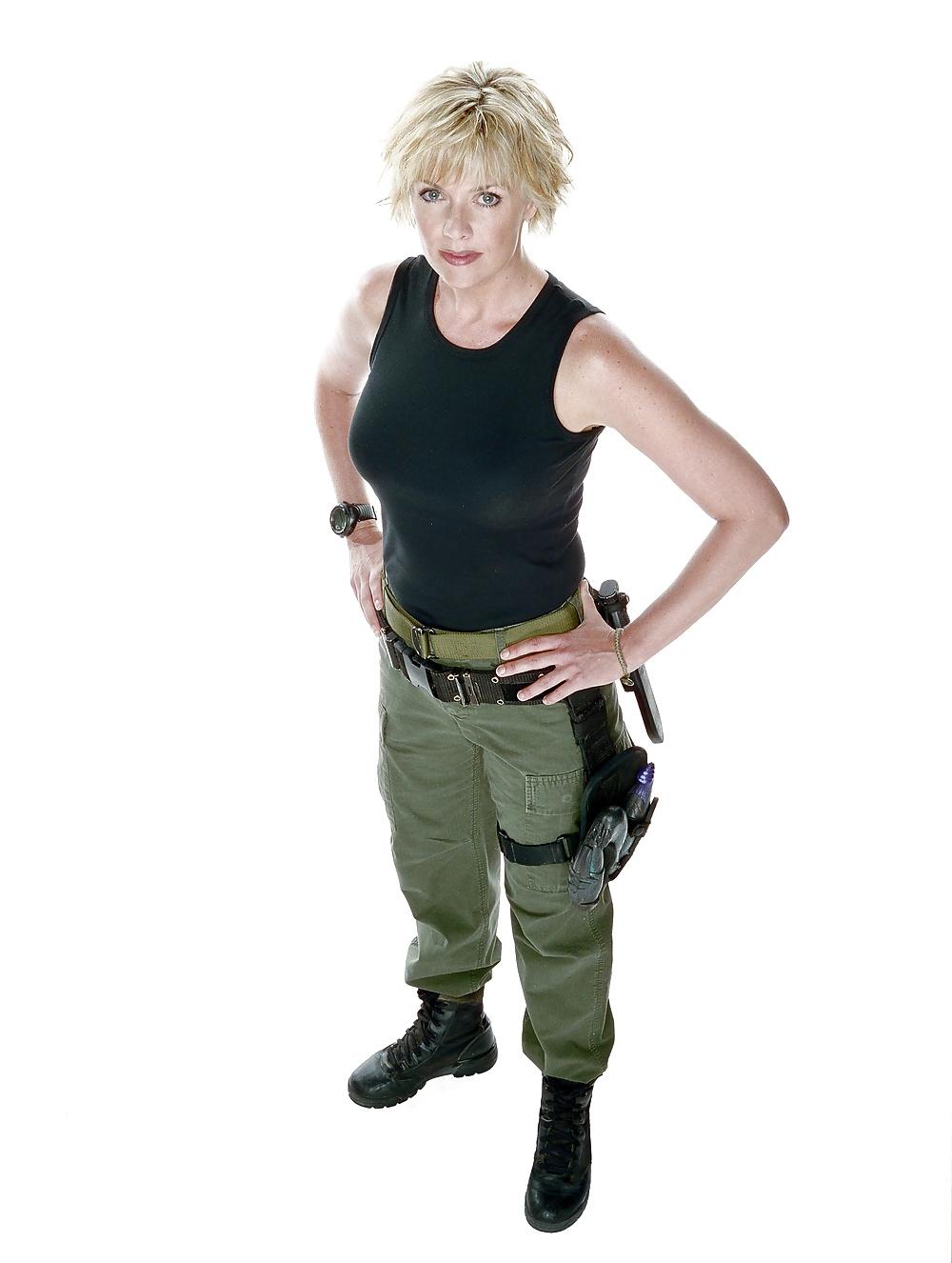 25P Lovely Amanda Tapping