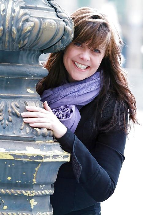 25P Lovely Amanda Tapping