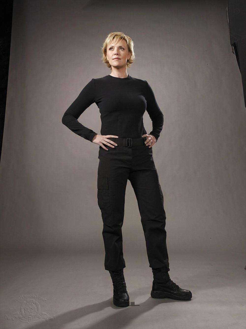 25P Lovely Amanda Tapping