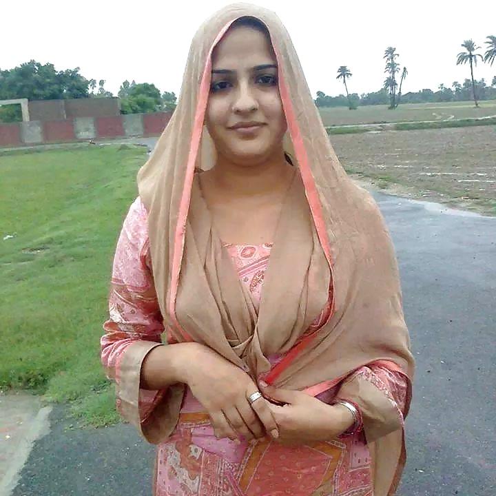 25P Stunning Adorable Muslim Babes 