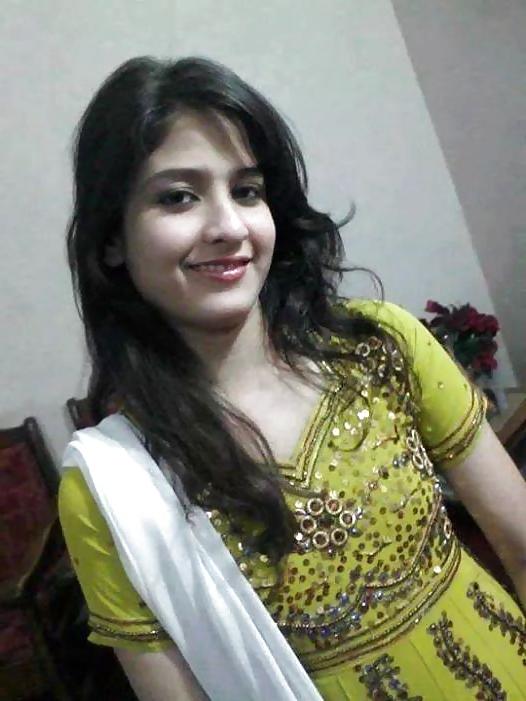 25P Stunning Adorable Muslim Babes 