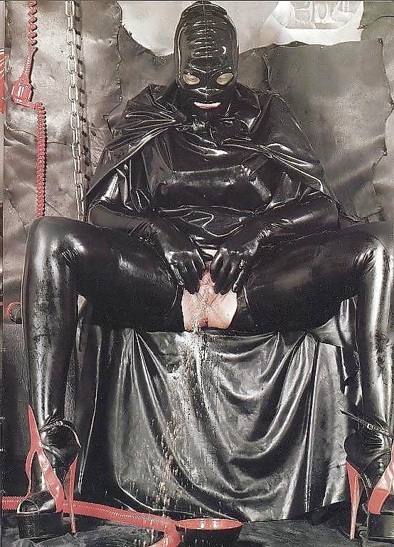 12P LOVLY LATEX AND LEATHER OUTFITH AGAIN FROM LATEXMAN1