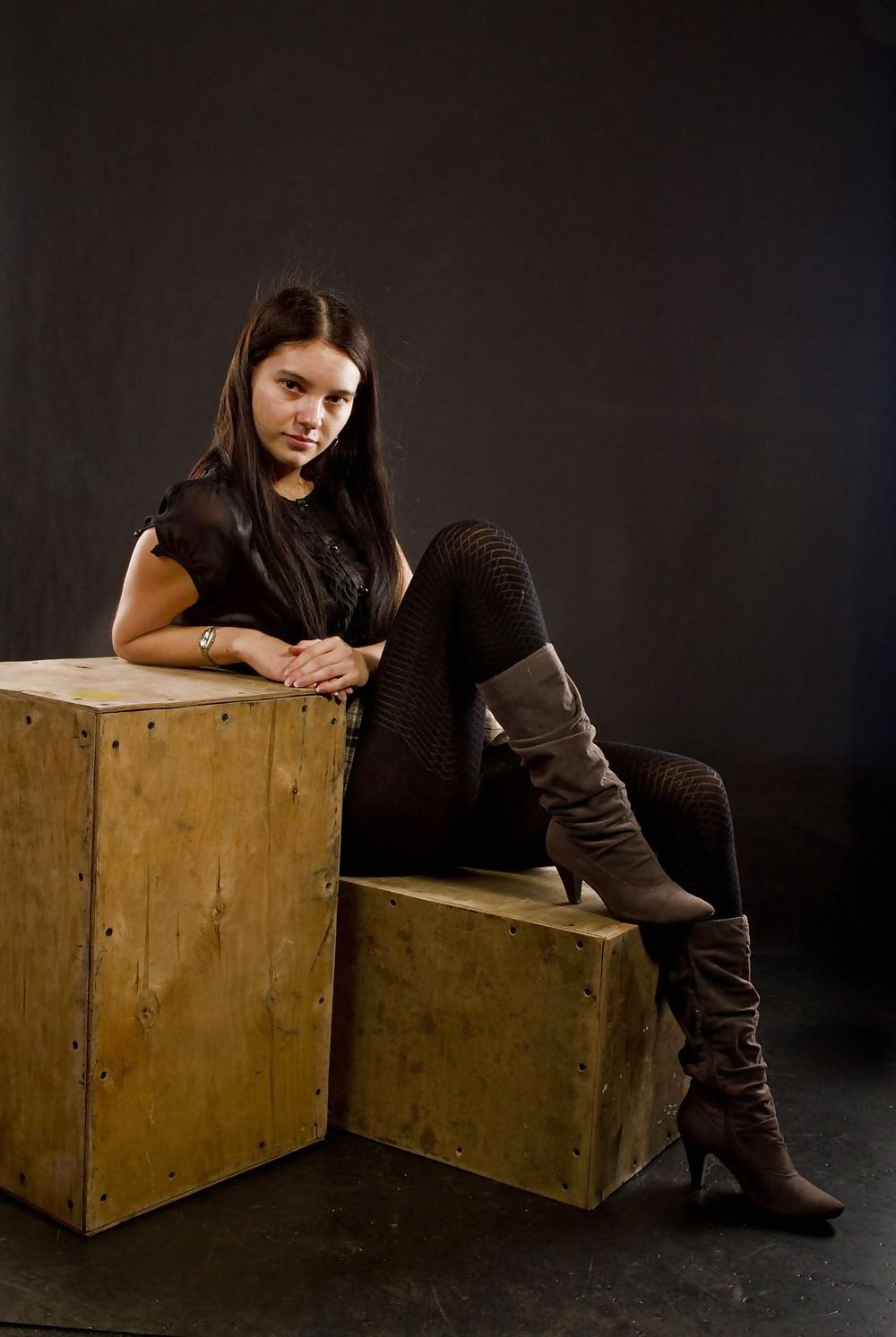 25P Adorable Nicole want to be a model