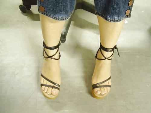 25P Adorable female feet, bare, pantyhosed or in sexy shoes