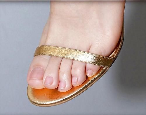 25P Adorable female feet, bare, pantyhosed or in sexy shoes