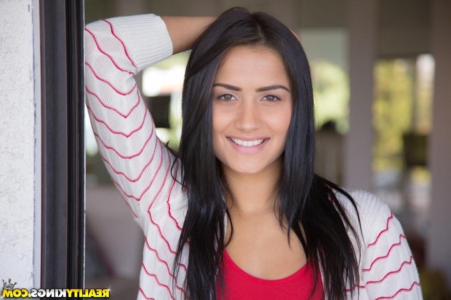 16P Adorable babe teen Giselle Mari lets us see her marvelous boobs