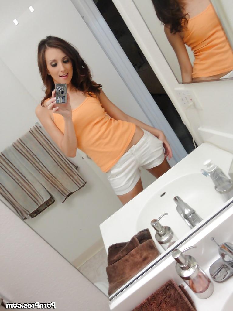 16P Adorable chick shows off her naked forms while taking photos of herself