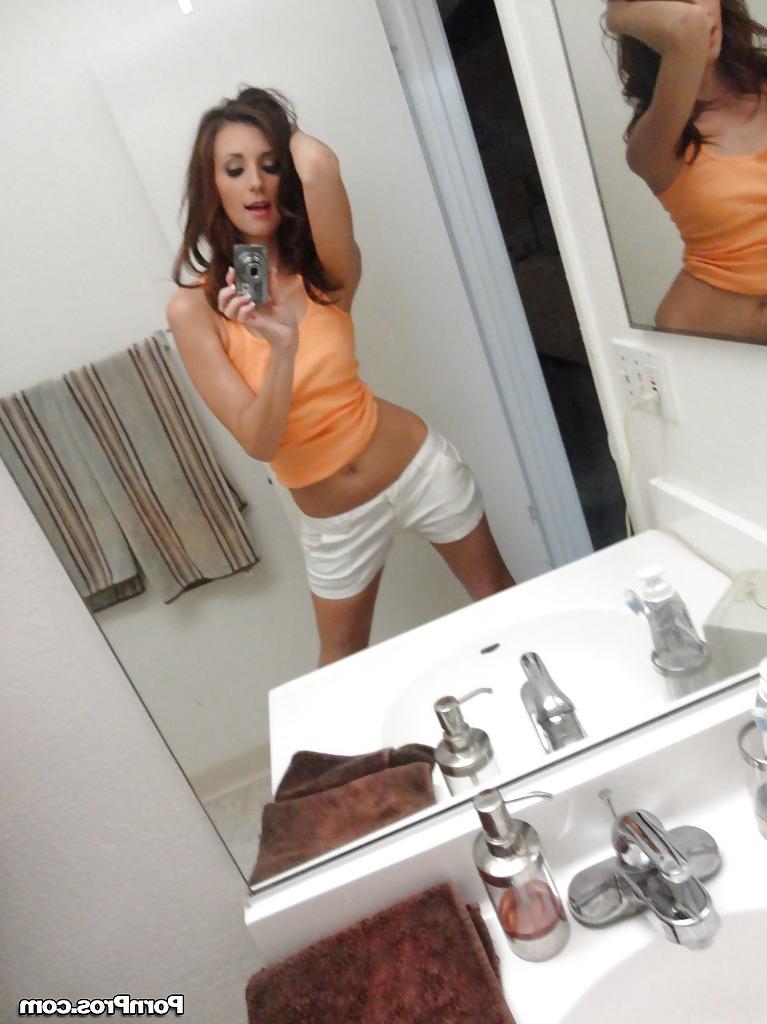 16P Adorable chick shows off her naked forms while taking photos of herself