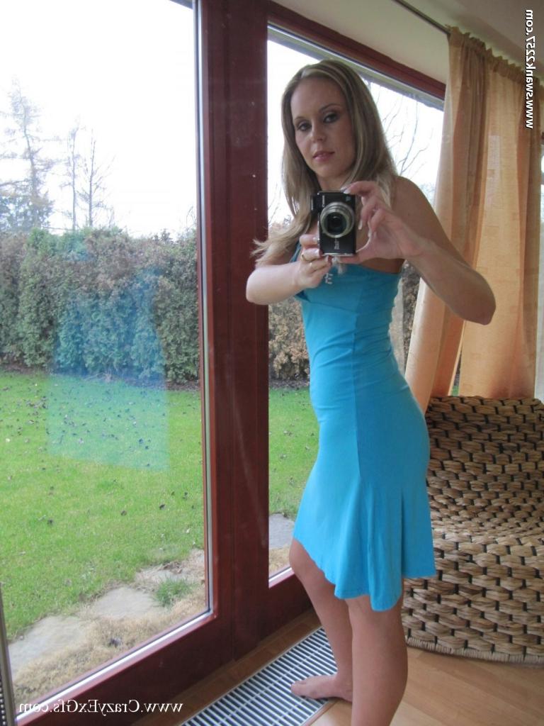 16P Adorable babe Candra Smith stripping in front of the mirror