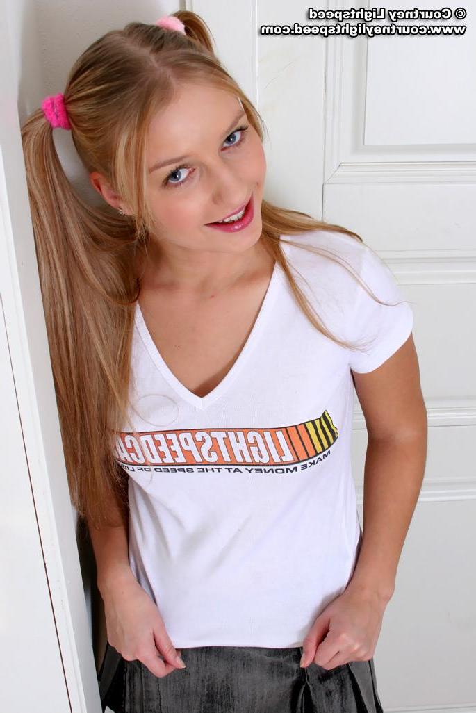 20P Pictures of a cute teen schoolgirl