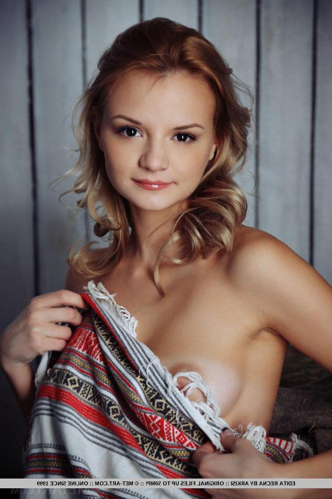 18P Pictures of blonde teen Edita showing her sexy body
