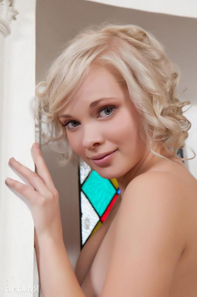 16P Adorable blonde teen Feeona shows her incredible tight body