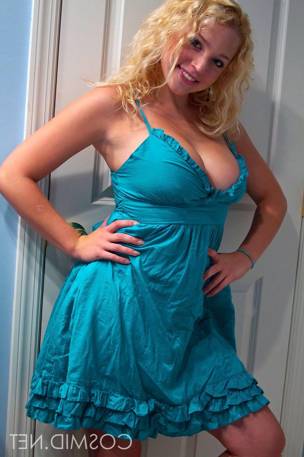 16P Pictures of an adorable blonde girl showing her incredible rack