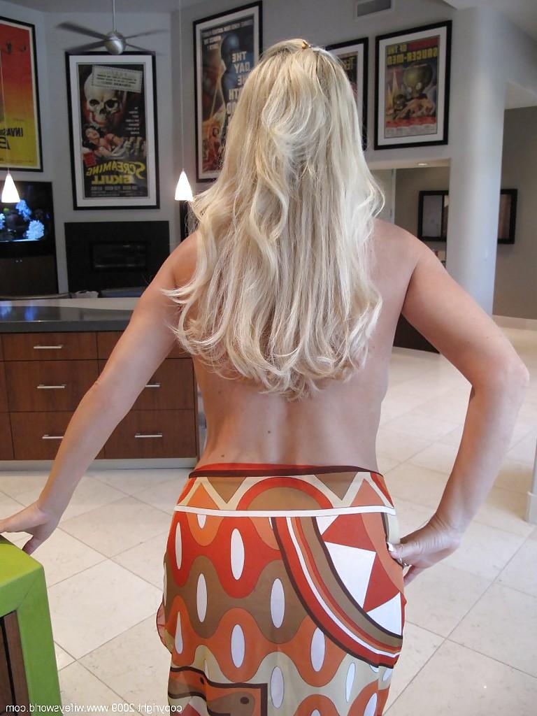 16P Adorable MILF with big tits and slender legs Wifey posing topless