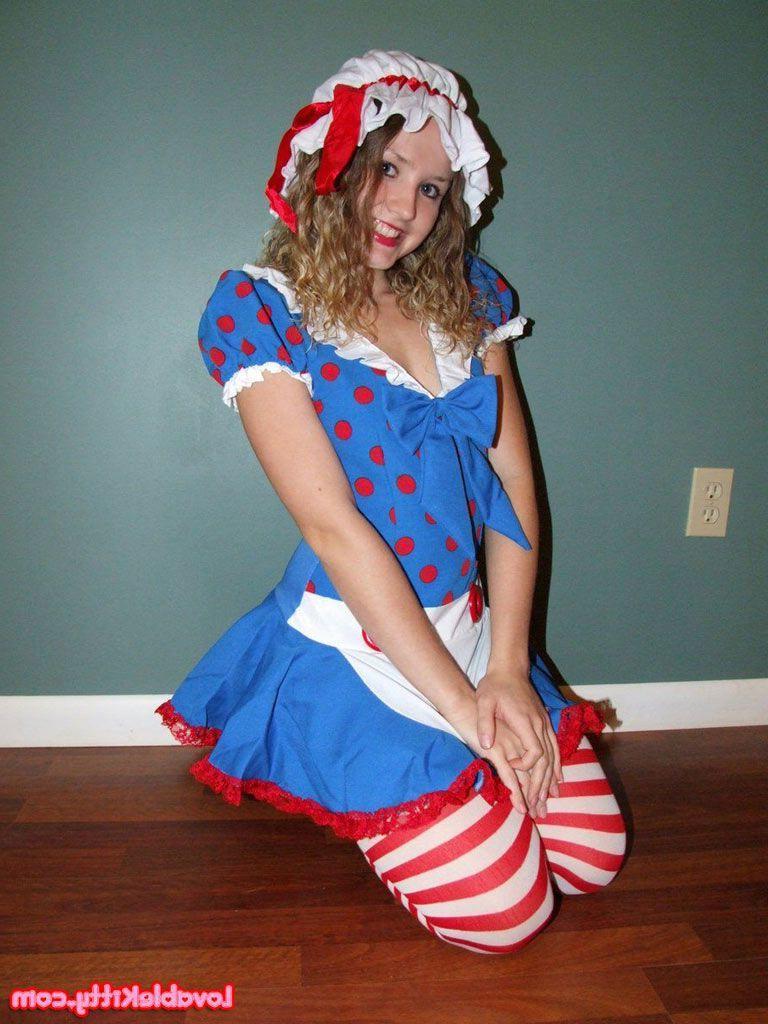 15P Pictures of Lovable Kitty dressed up for sex