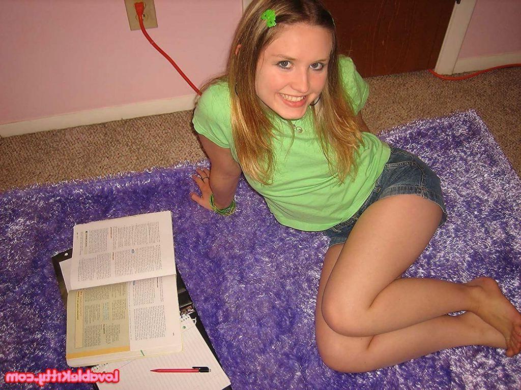15P Pictures of teen girl Lovable Kitty getting naked on the floor