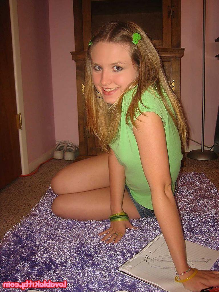 15P Pictures of teen girl Lovable Kitty getting naked on the floor