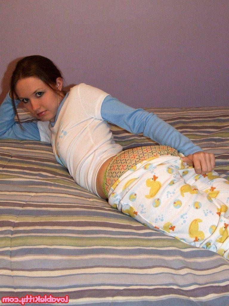 15P Pictures of teen girl Lovable Kitty horny first thing in the morning