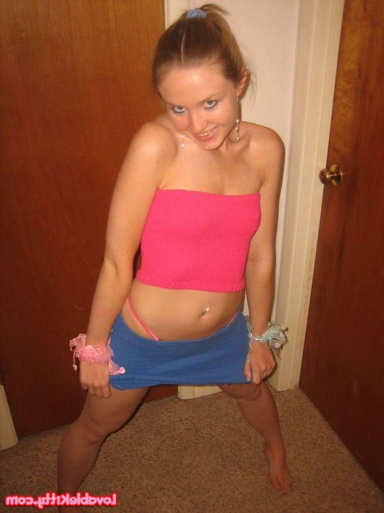 15P Pictures of Lovable Kitty exposing her fun parts