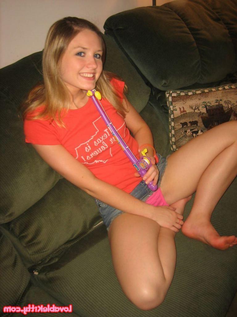 15P Pictures of teen Lovable Kitty teasing with her fuckable body