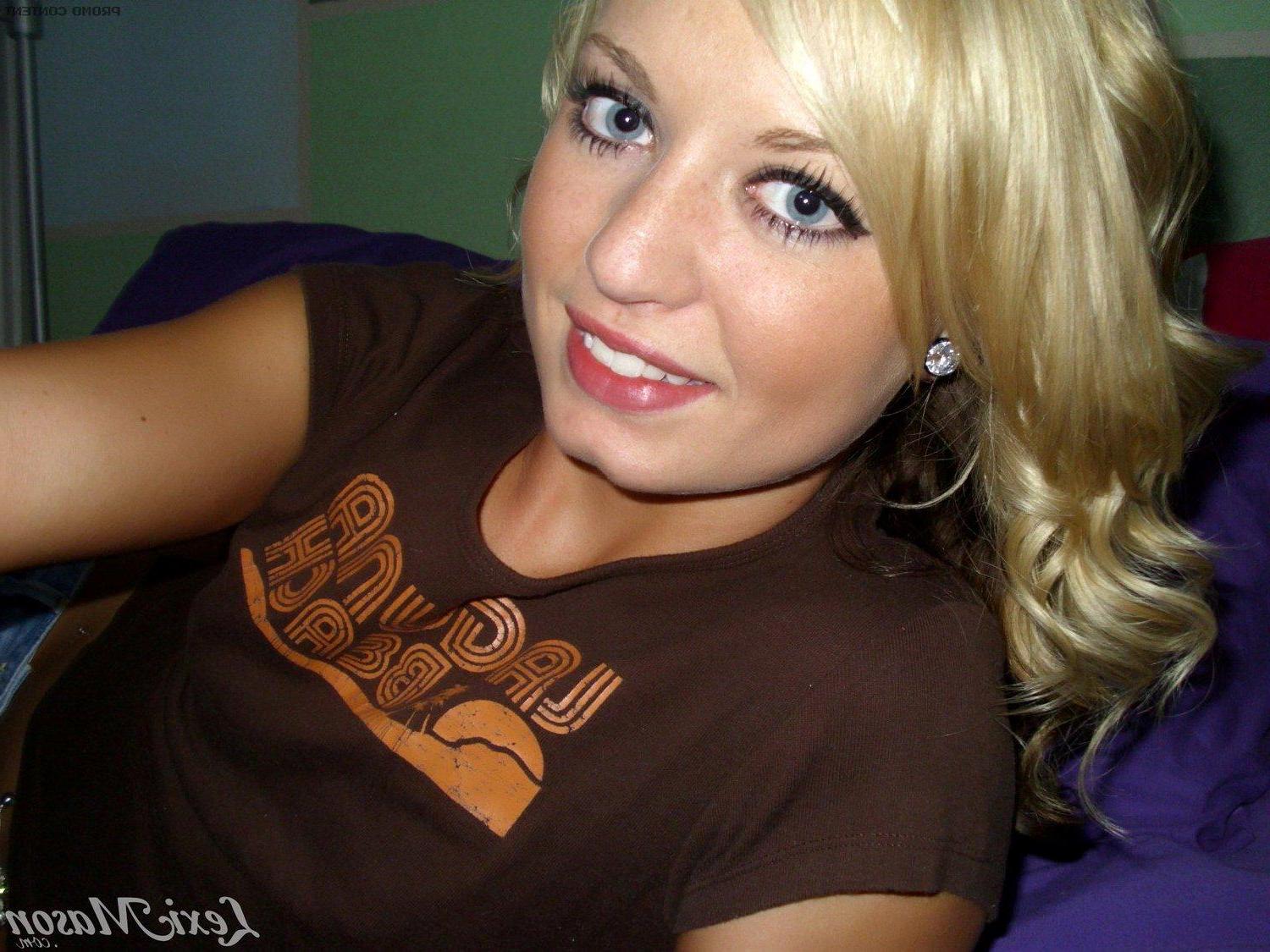 15P Pictures of adorable teen girl Lexi Mason taking pics of her boobs and pussy in bed