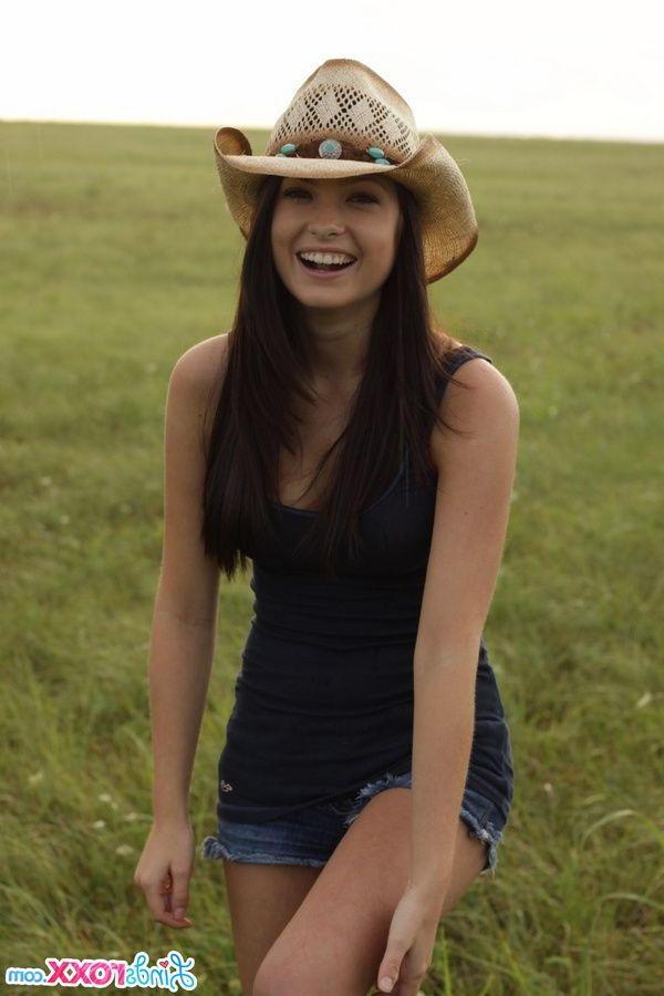12P Pictures of Linds Roxx dressed as an adorable cowgirl