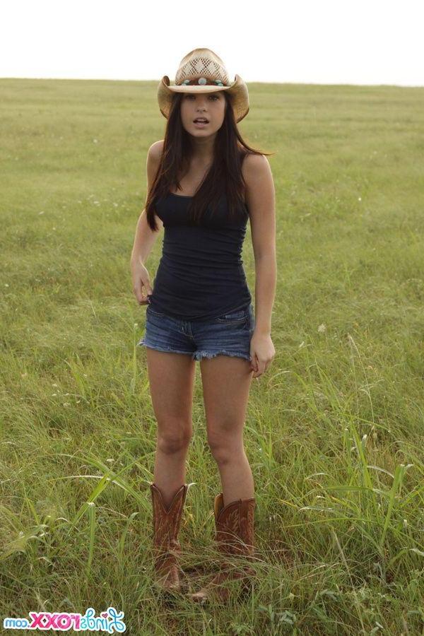 12P Pictures of Linds Roxx dressed as an adorable cowgirl