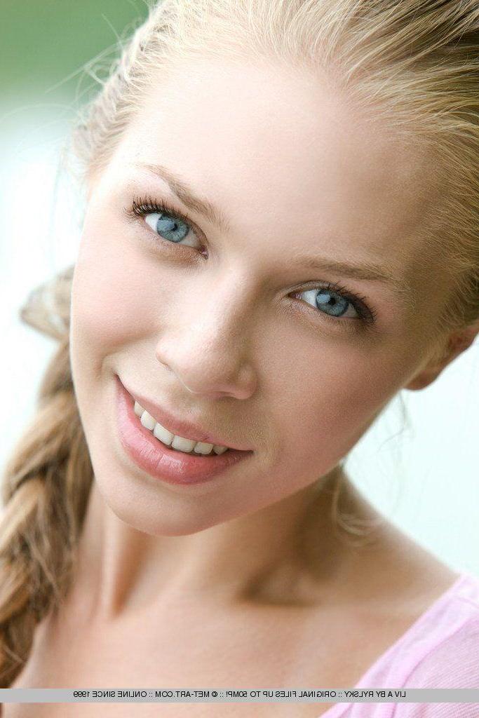 18P Pictures of Liv A looking adorable outside