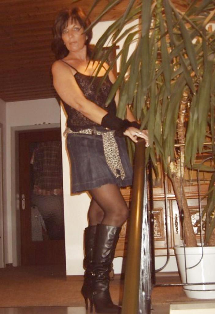 25P LOVELY MATURE WOMAN