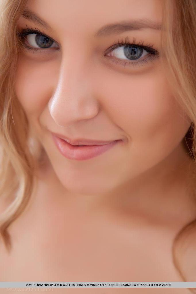 18P Adorable girl Nikia A shows off her beauty body on a staircase