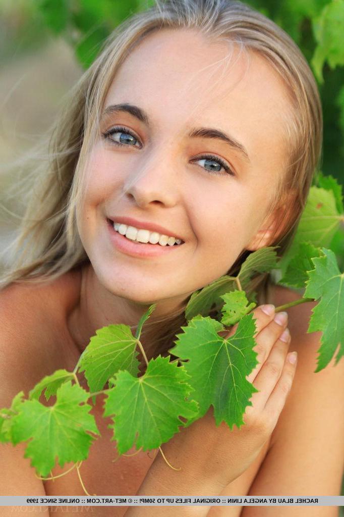 18P Adorable teen Rachel Blau gets completely naked for you outside