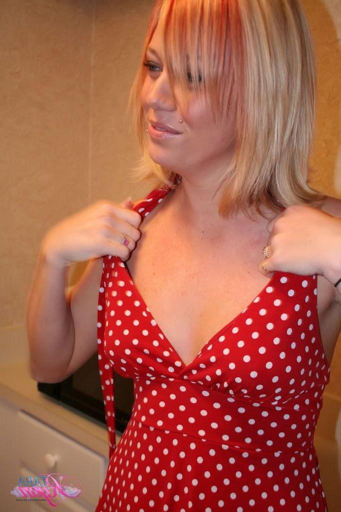 20P Pictures of teen cutie Tara Ryan stripping completely nude for you