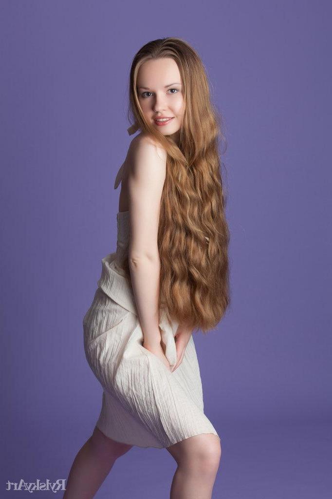 16P Rylsky captures the stunning and youthful Virginia with the pretty, adorable face, great smile, porcelain skin, and a petite figure that boasts of small but mouthwatering assets.