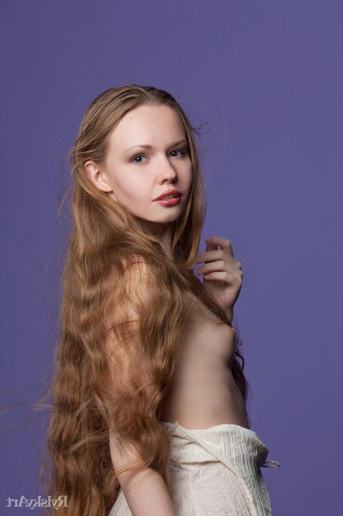 16P Rylsky captures the stunning and youthful Virginia with the pretty, adorable face, great smile, porcelain skin, and a petite figure that boasts of small but mouthwatering assets.