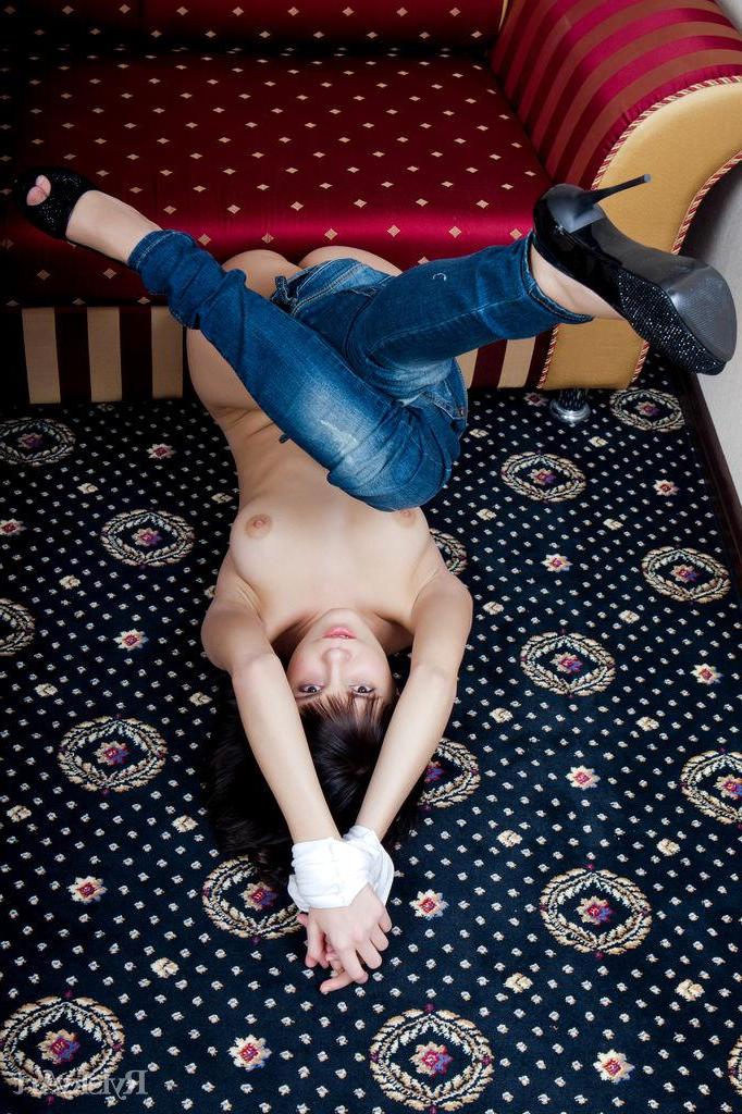 16P Adorable model Zelda B slides down her jeans to expose her juicy wet pussy