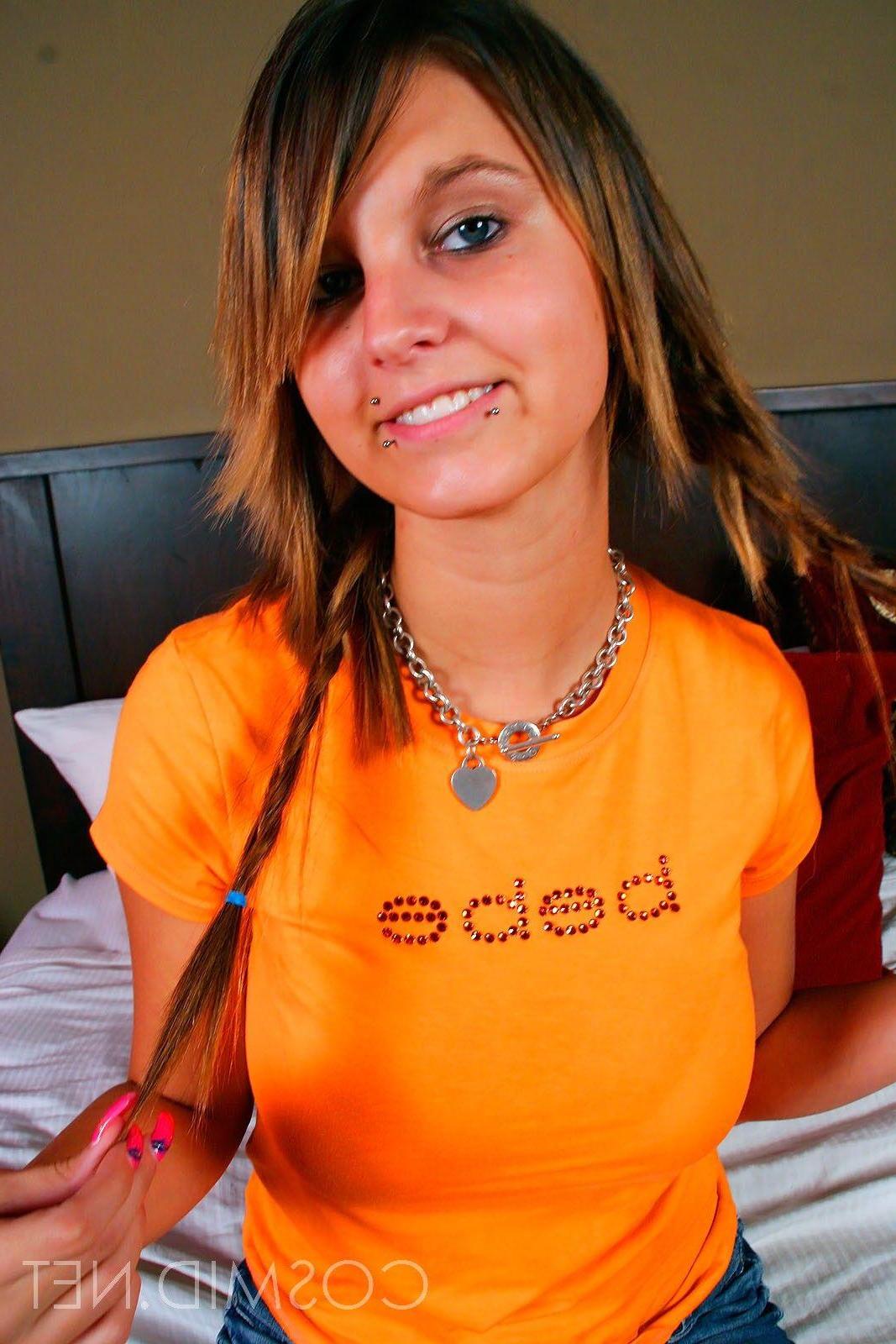 16P Pictures of an adorable teen showing her big boobs