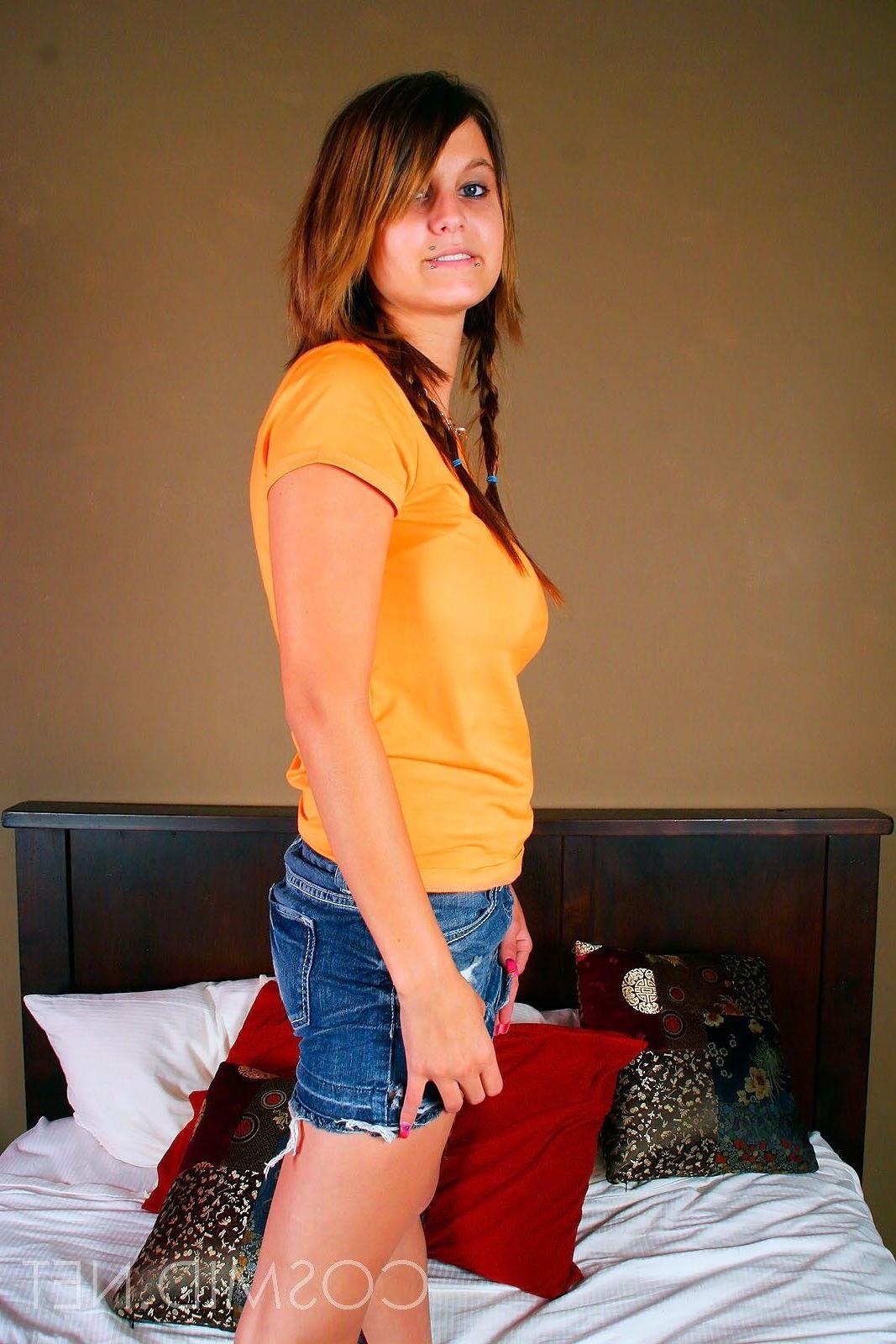 16P Pictures of an adorable teen showing her big boobs
