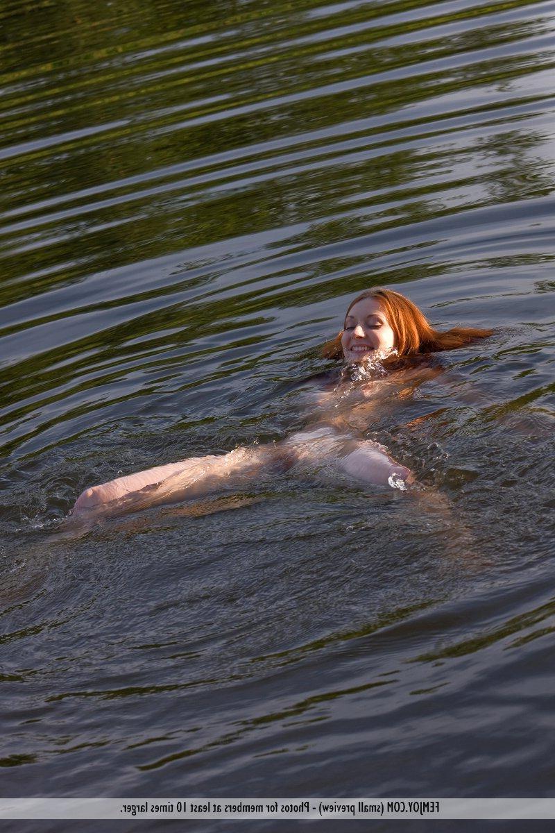 16P Pictures of adorable teen girl Vada going for a naked swim