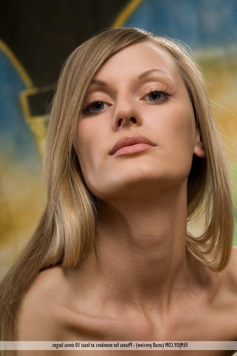 16P Pictures of an adorable body naked for you